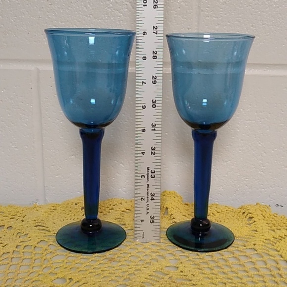 Set of 2 COBALT BLUE HAND BLOWN GLASS WINE, WATER, GLASSES, 9" TALL 3 1/… - Picture 5 of 9